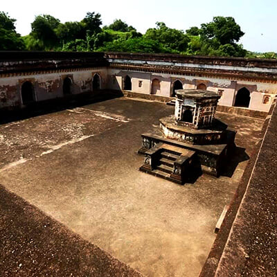 Shrimant Bajirao Peshwa Samadhi Raverkhedi with Durvankur Holidays